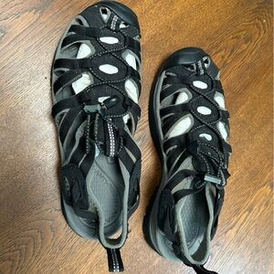 KEENS size 8 US. 38.5 EU. Anti-odor &Anatomic Footbed. UNISEX. Black/Gray. EUC!